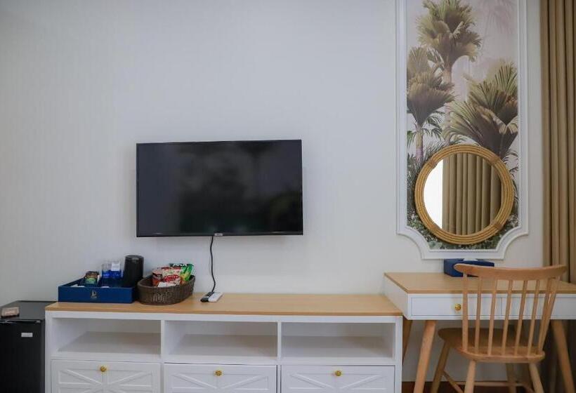 D Lioro Hotel & Resort