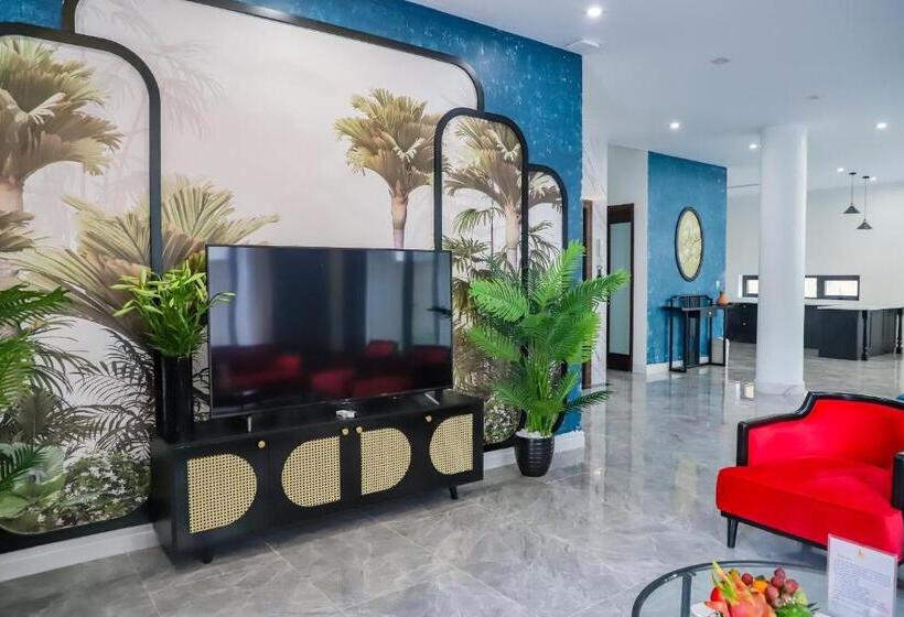 D Lioro Hotel & Resort