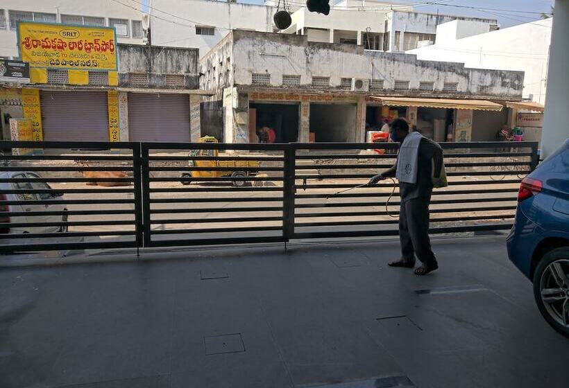 Отель Sri Ram Grand