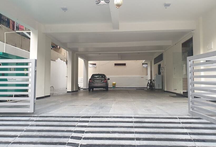 Отель Sri Ram Grand