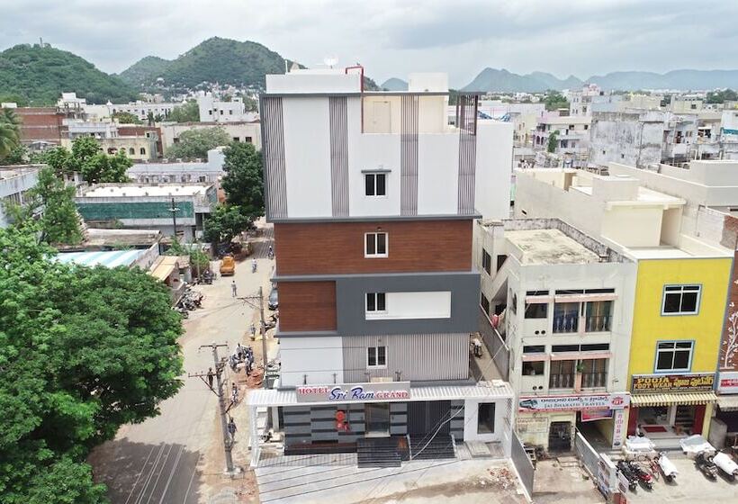 Отель Sri Ram Grand