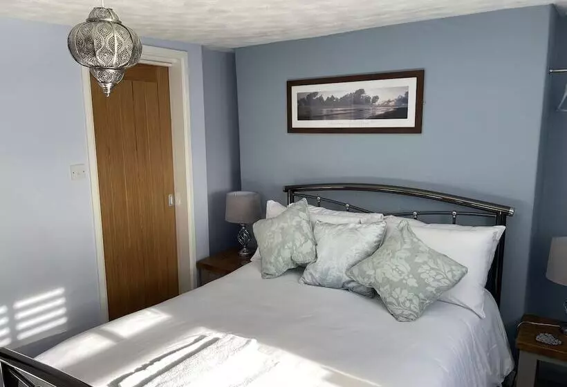تختخواب و صبحانه Lantana Guest House