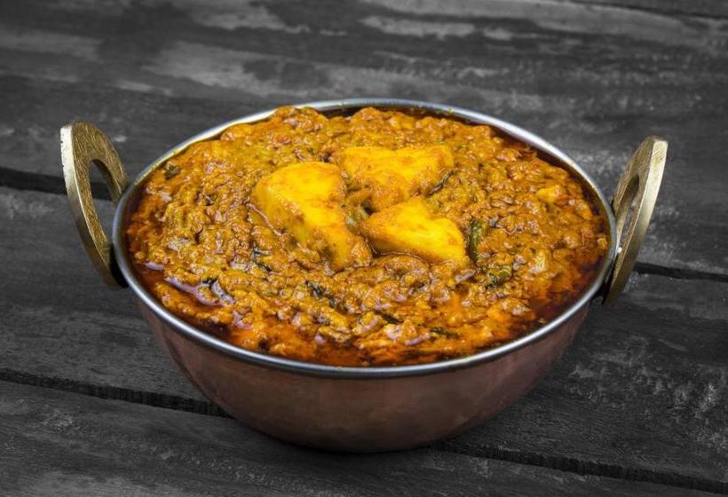 هتل Oyo 47317 United Regency