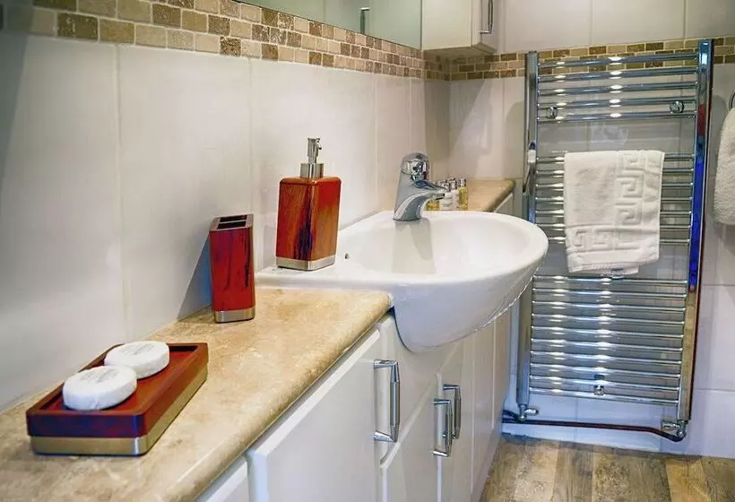 ベッドアンドブレックファースト The Lansdowne Cottage