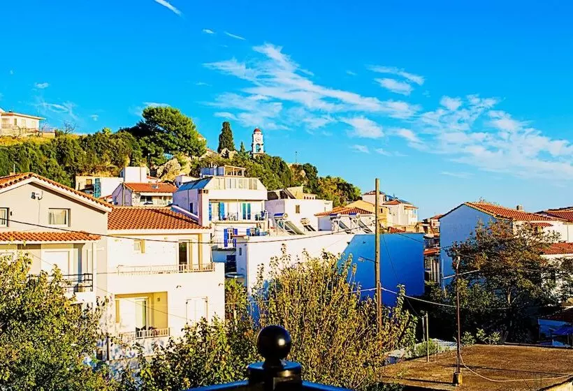 هتل Anthena Studios