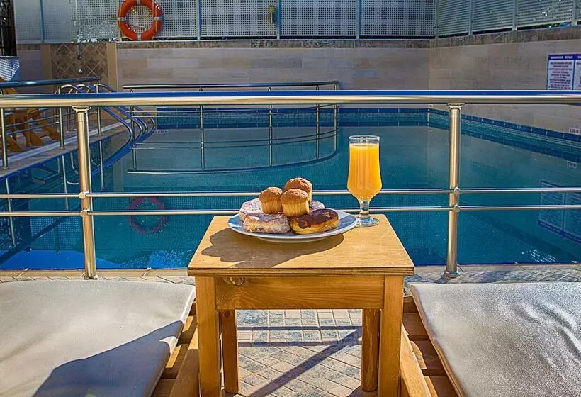 هتل Anthena Studios