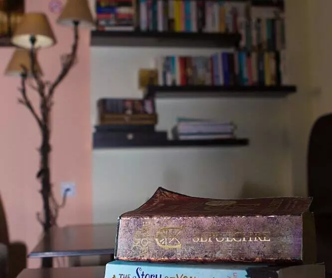 هتل Anthena Studios