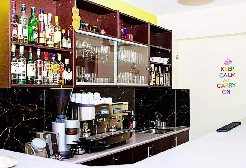 هتل Anthena Studios