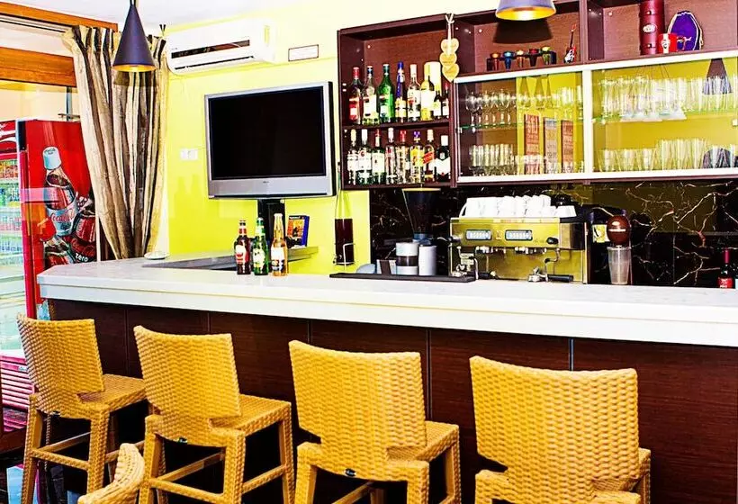 هتل Anthena Studios