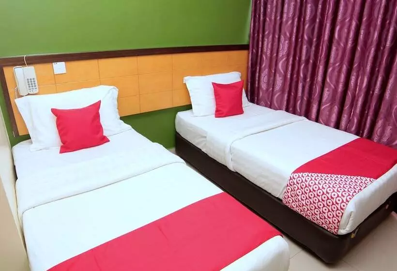 Hotelli Oyo 44054 Holiday Mansion Inn