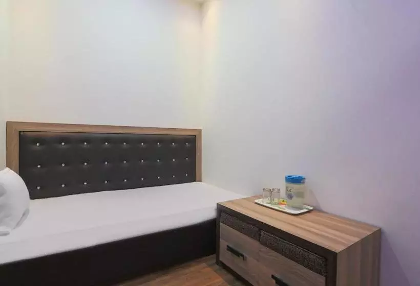 Hotelli Spot On 46625 Punjab Residency