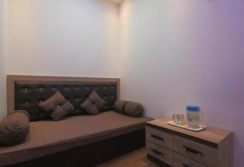 Hotelli Spot On 46625 Punjab Residency