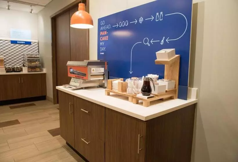 ホテル Holiday Inn Express & Suites   Warsaw   E Center, An Ihg