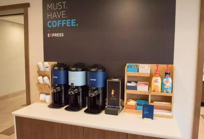 ホテル Holiday Inn Express & Suites   Warsaw   E Center, An Ihg