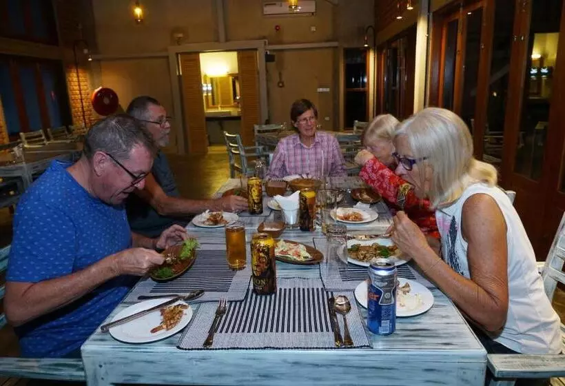 ホテル Olinia Airport