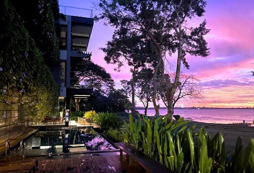 호텔 The Lake Forest