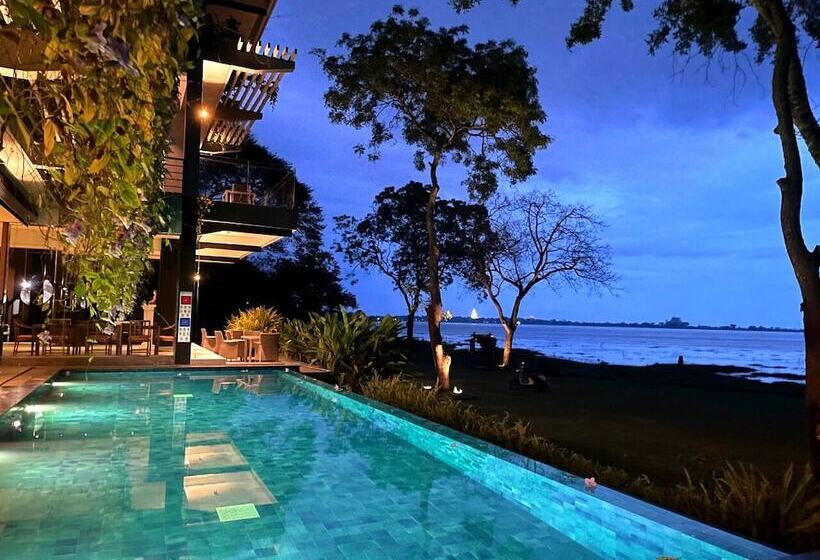 호텔 The Lake Forest