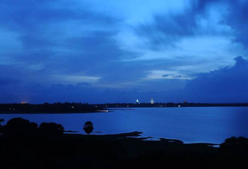 호텔 The Lake Forest