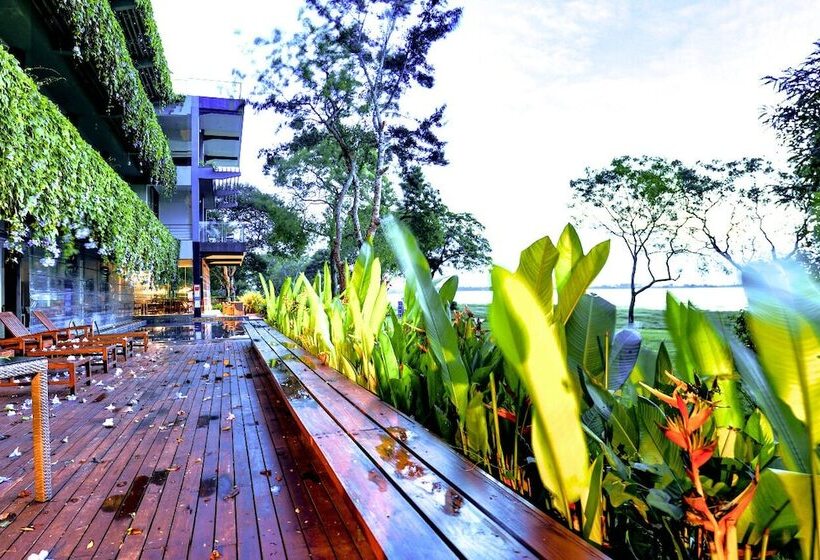 호텔 The Lake Forest