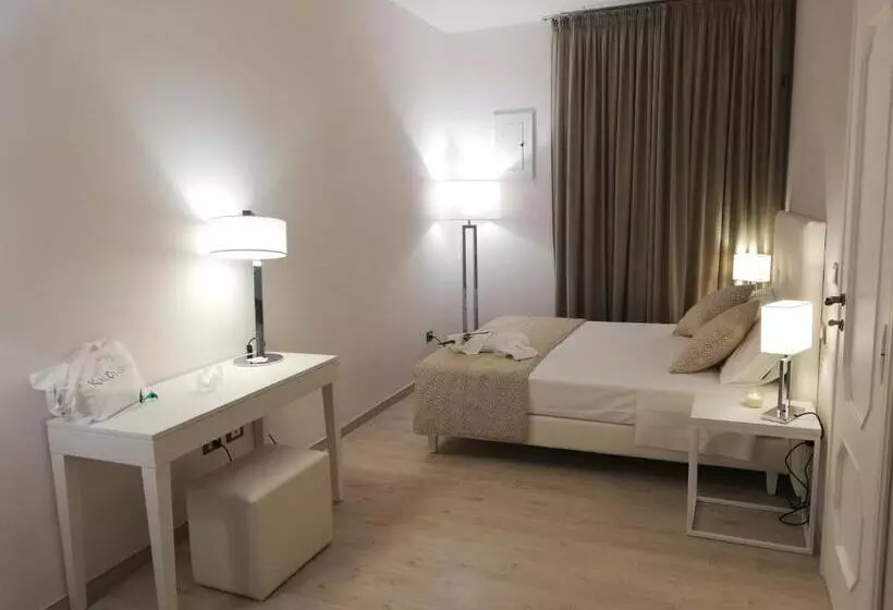 Majatalo Kaloneiro Guest House