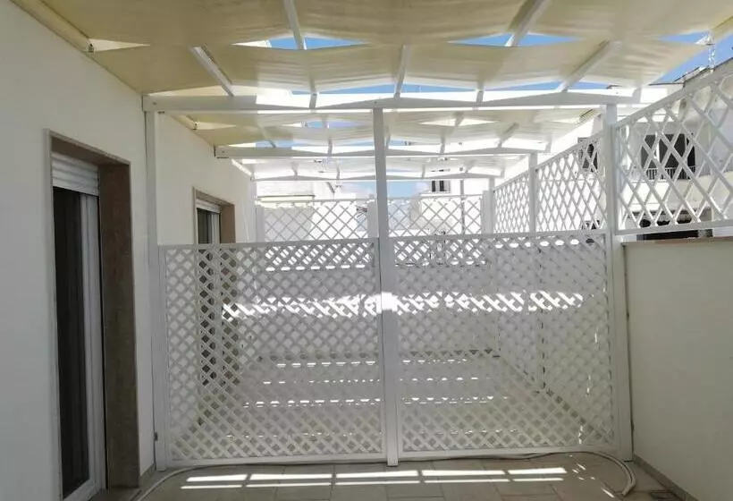 Majatalo Kaloneiro Guest House