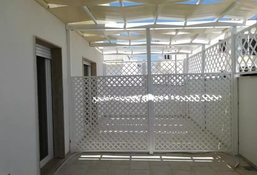 Majatalo Kaloneiro Guest House