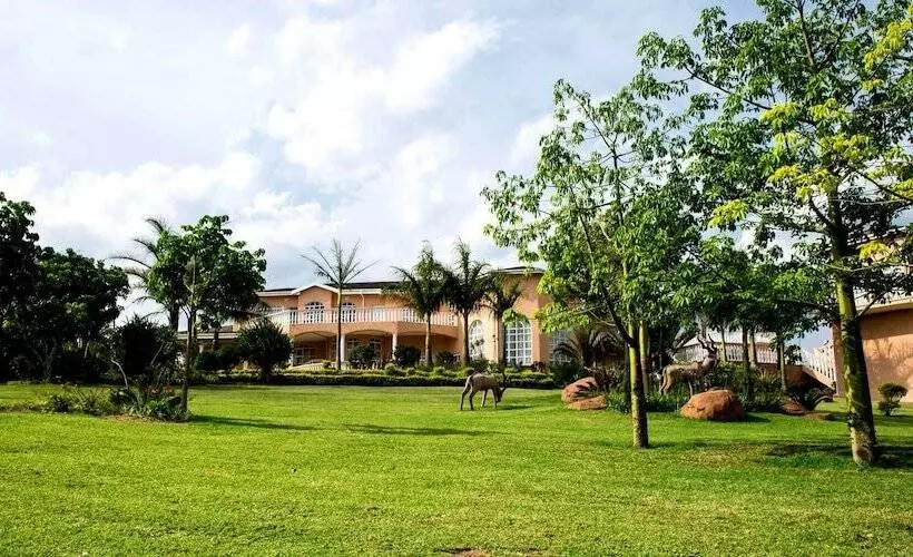 تختخواب و صبحانه Ekupholeni Garden Villas