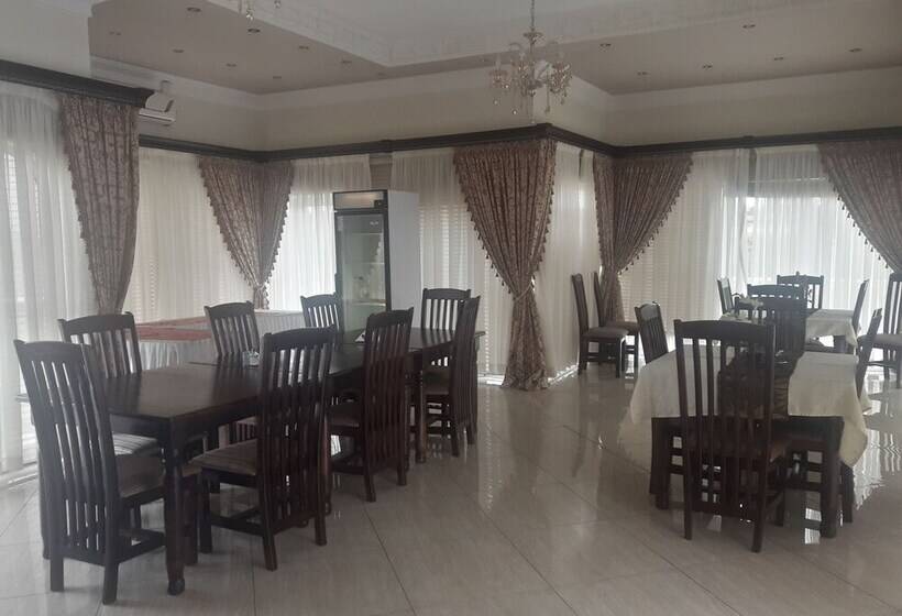 تختخواب و صبحانه Ekupholeni Garden Villas