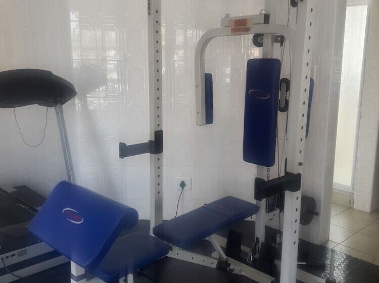 تختخواب و صبحانه Ekupholeni Garden Villas