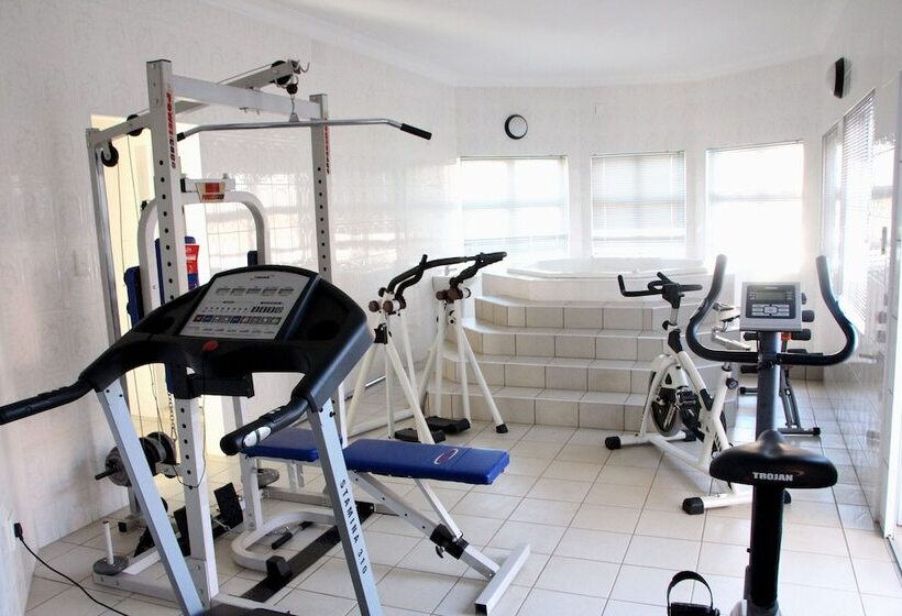 تختخواب و صبحانه Ekupholeni Garden Villas