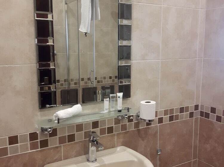 تختخواب و صبحانه Ekupholeni Garden Villas