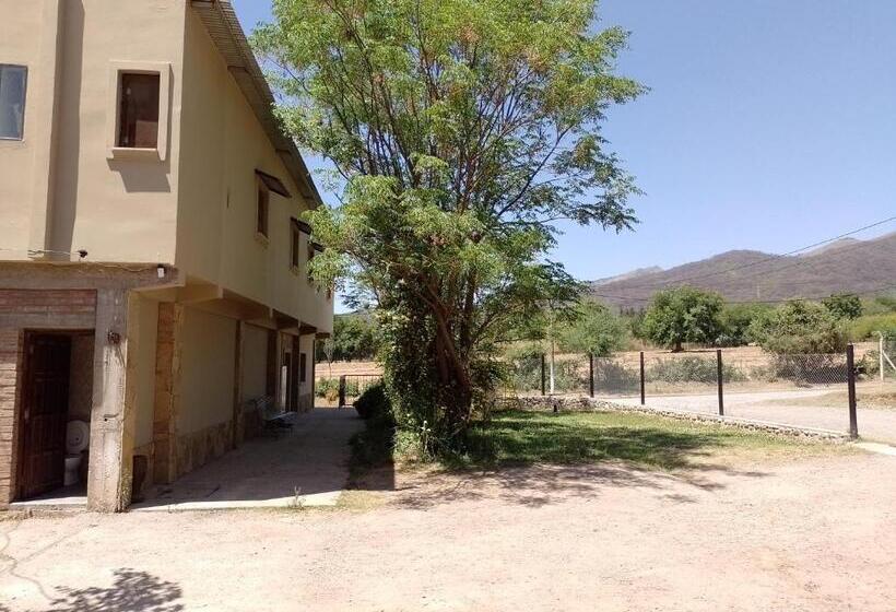 Pension Hostal Los Faroles Chicoana