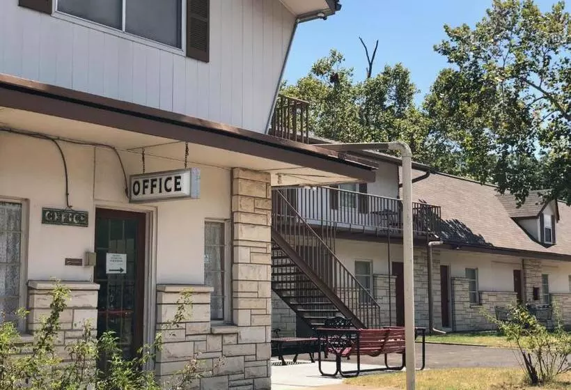 Hotelli Azure Hills Inn And Suites