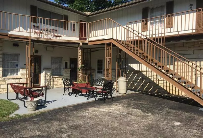 Hotelli Azure Hills Inn And Suites