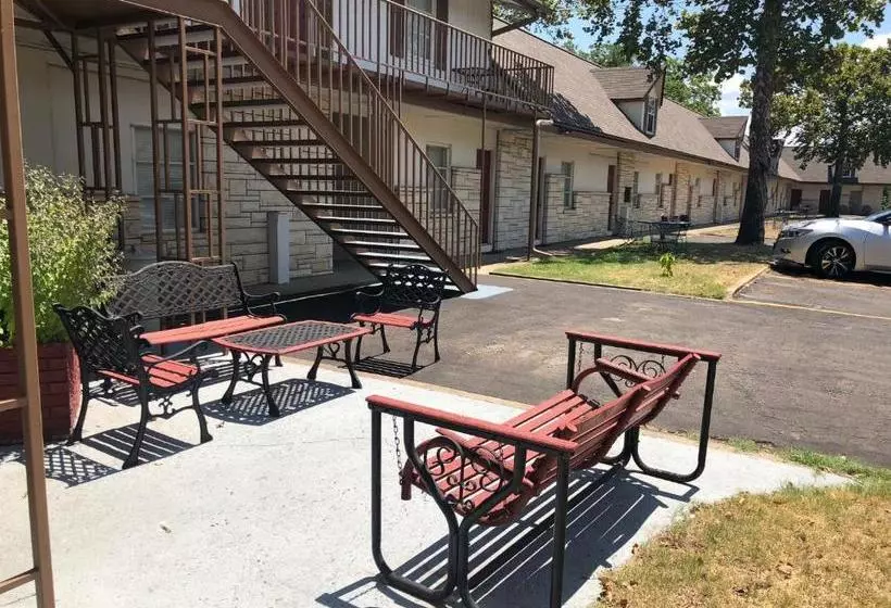 Hotelli Azure Hills Inn And Suites