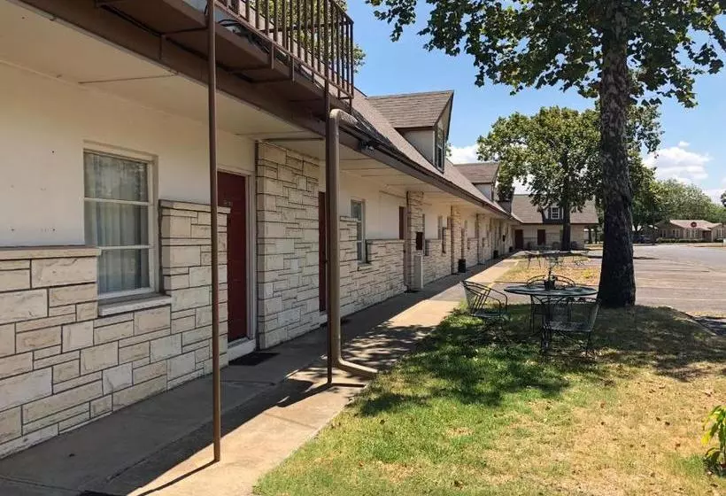 Hotelli Azure Hills Inn And Suites