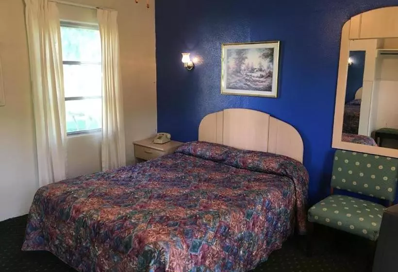 Hotelli Azure Hills Inn And Suites