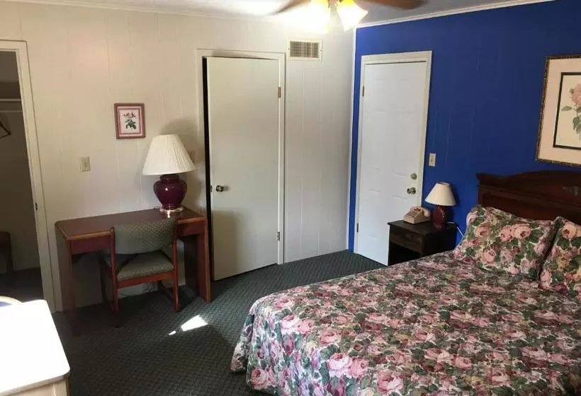 Hotelli Azure Hills Inn And Suites