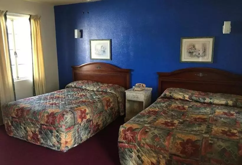 Hotelli Azure Hills Inn And Suites