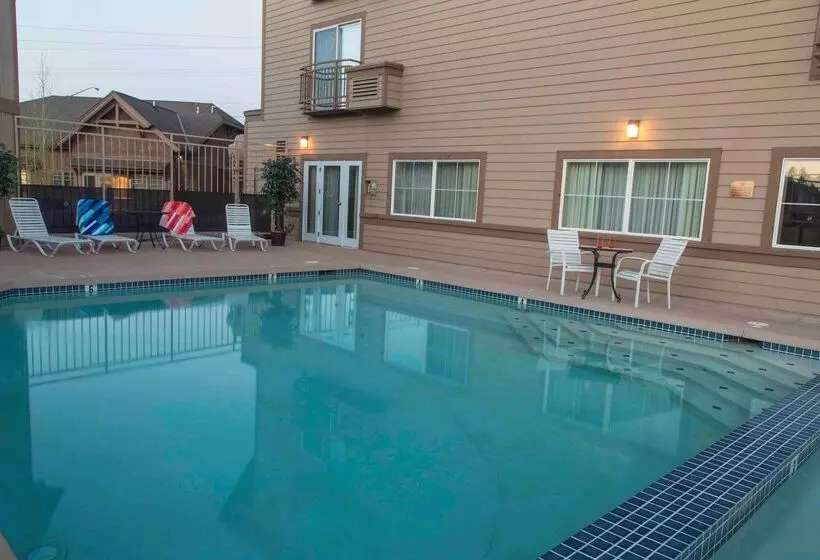 Отель Best Western Rocky Mountain Lodge