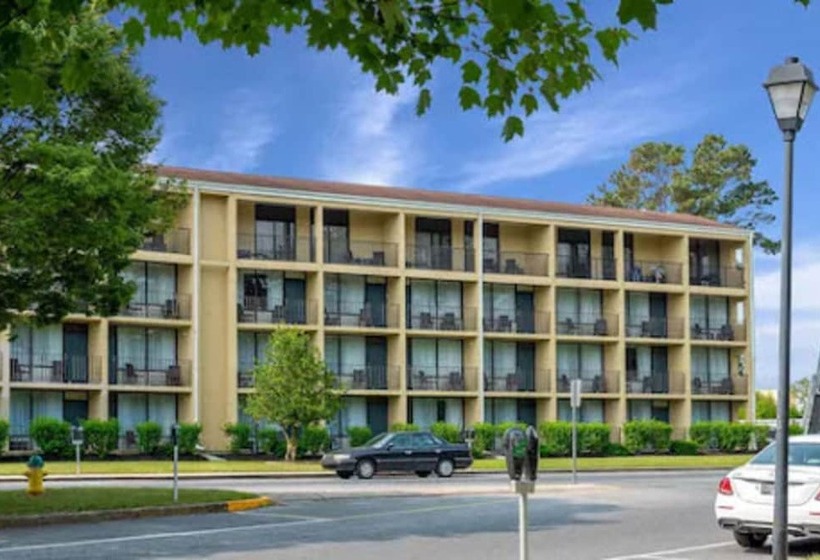 The Breakers Hotel & Suites