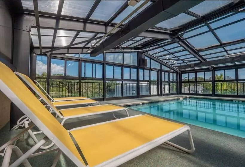 The Breakers Hotel & Suites