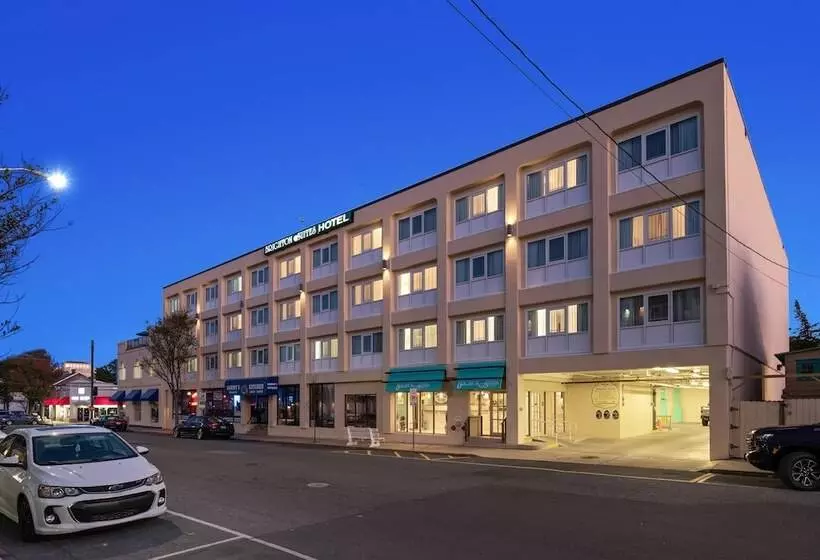 هتل Brighton Suites