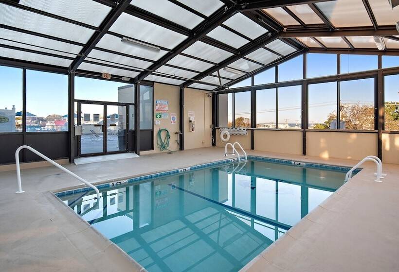 בית מלון כפרי Brighton Suites