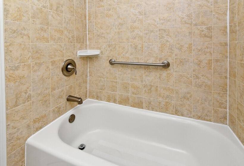 בית מלון כפרי Brighton Suites