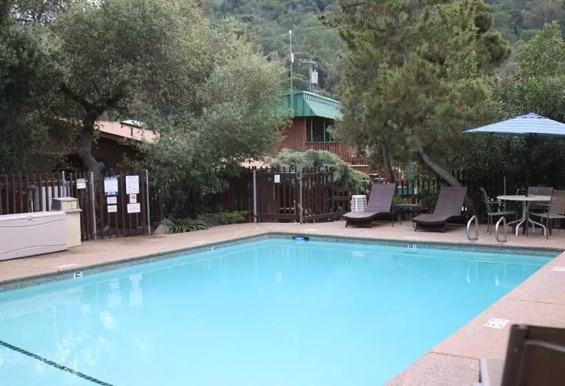 Отель Buckeye Tree Lodge