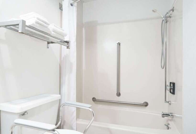 호텔 Days Inn By Wyndham Hutchinson