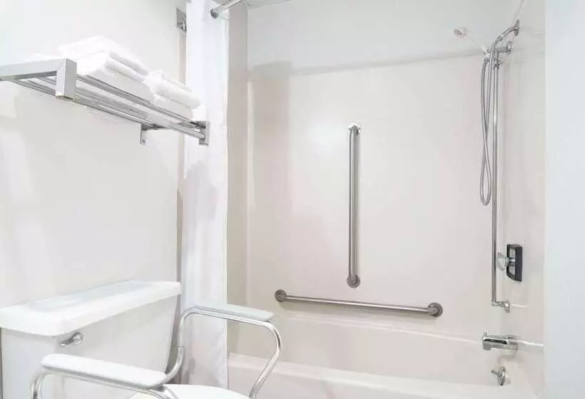 Hotelli Days Inn By Wyndham Hutchinson