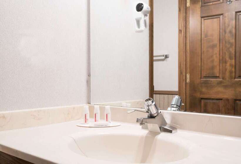 호텔 Days Inn By Wyndham Hutchinson