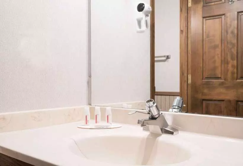 Hotelli Days Inn By Wyndham Hutchinson